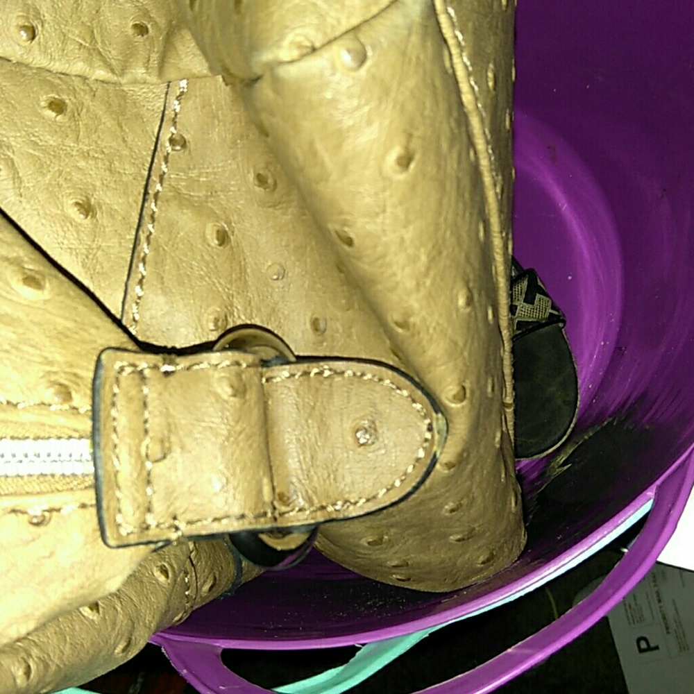 Guess Handbag - Picture 6 of 7